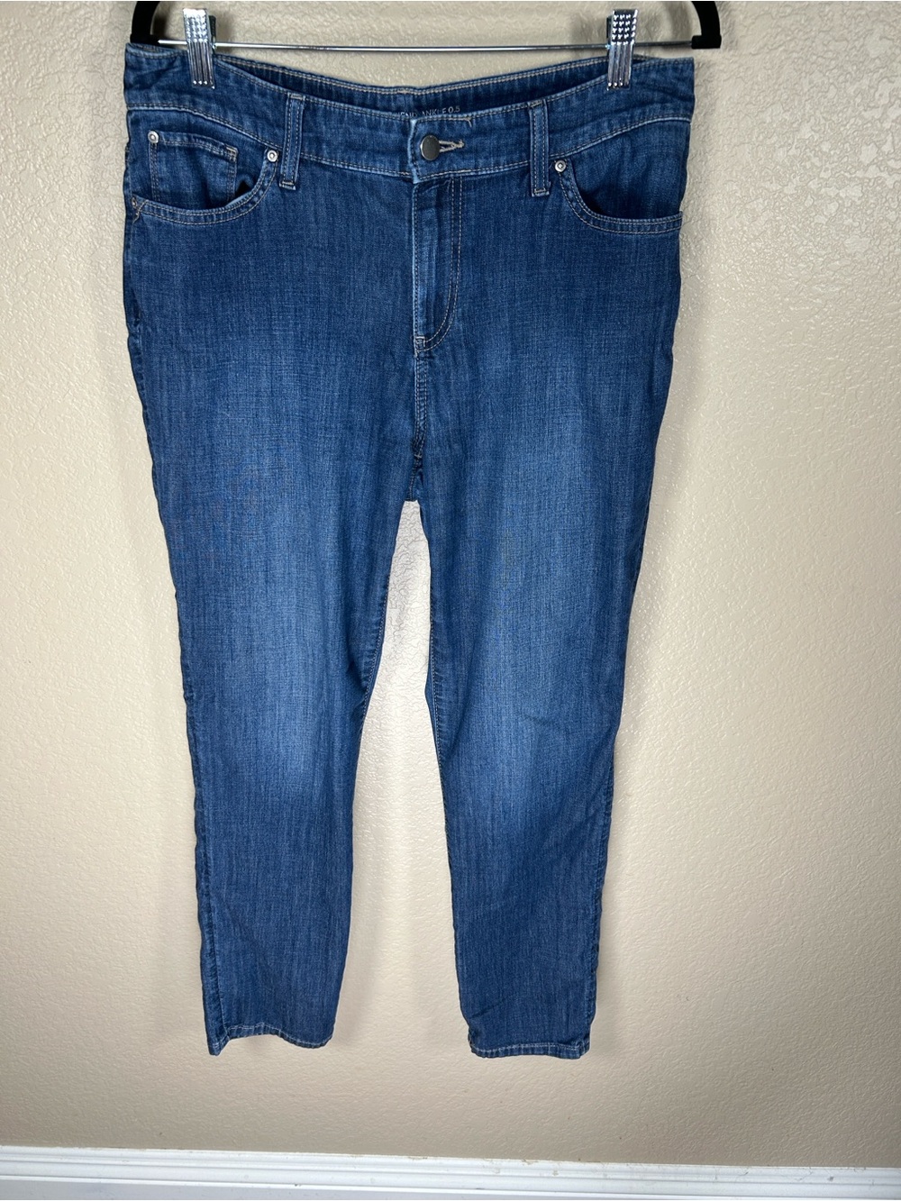 Chico’s Slim Boyfriend Jeans Women’s Size 0.5 (Approx. US 6) Medium Wash Denim